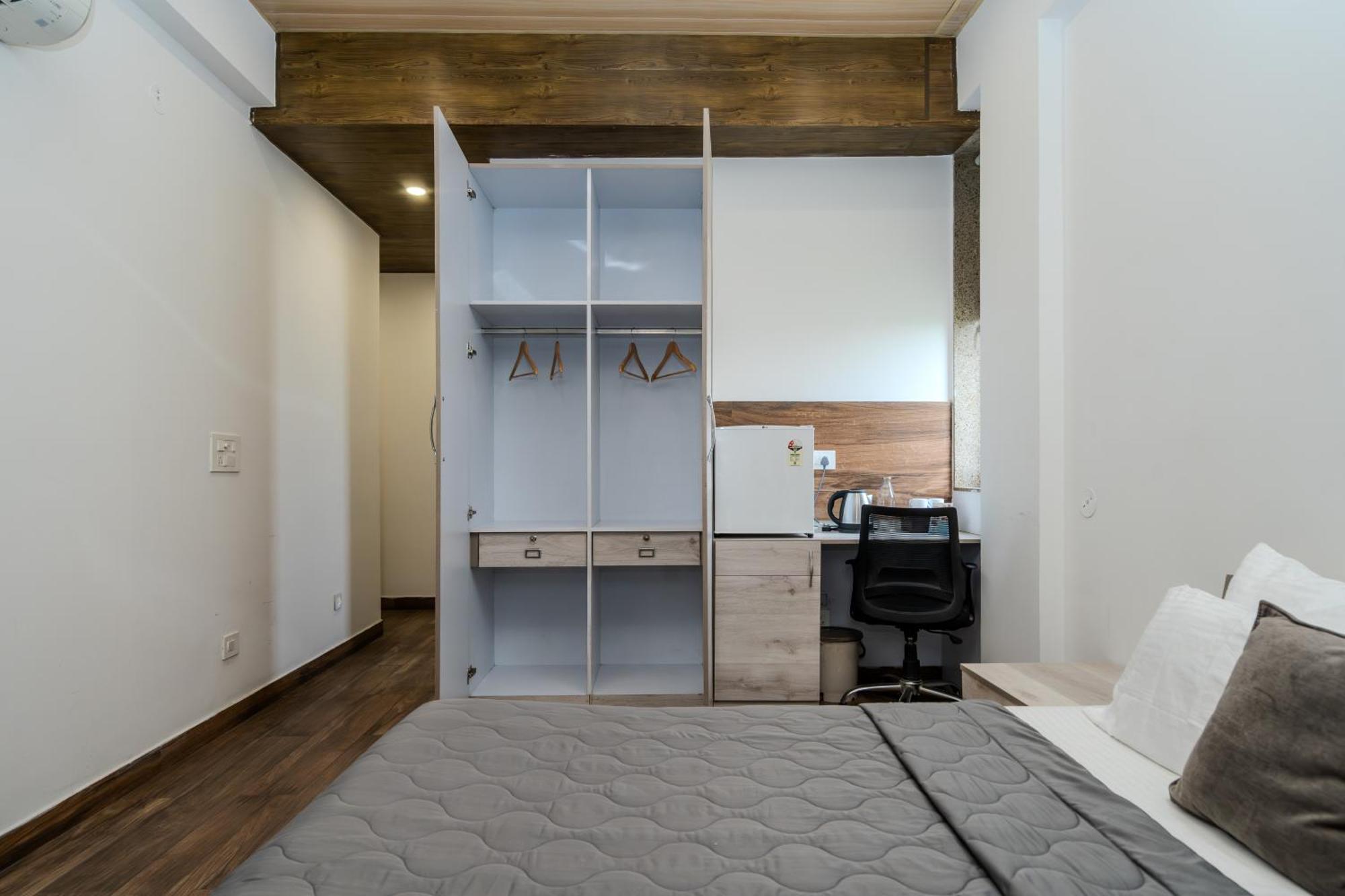 Stay Studio Hotel & Residences Гургаон Екстериор снимка