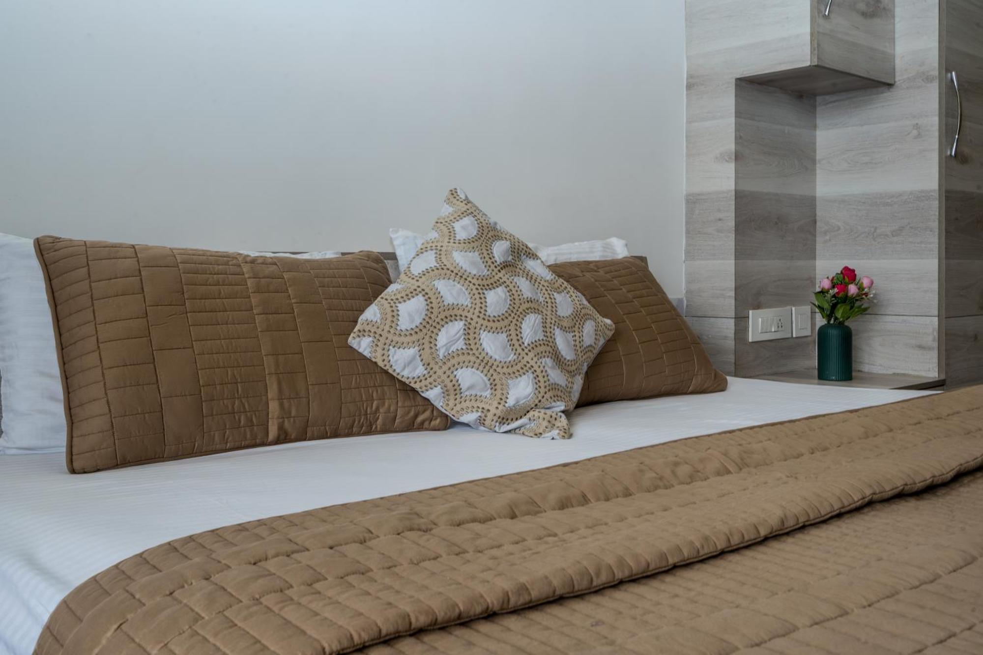 Stay Studio Hotel & Residences Гургаон Екстериор снимка